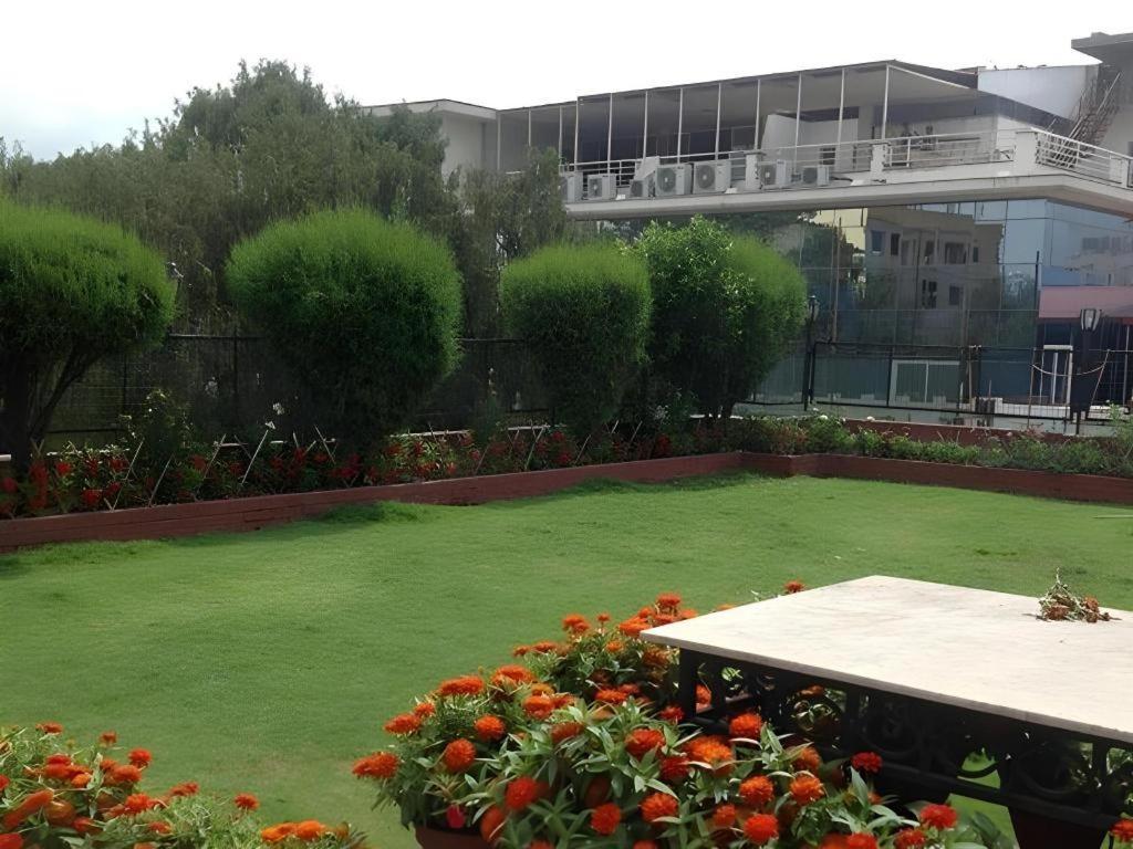 Hotel Mountain Kathmandu Exterior photo